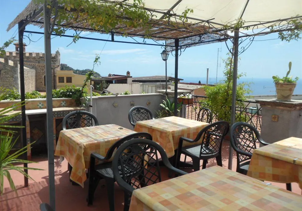 Alojamento de Acomodação e Pequeno-almoço Floresta Taormina