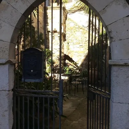 Floresta Panzió 3*